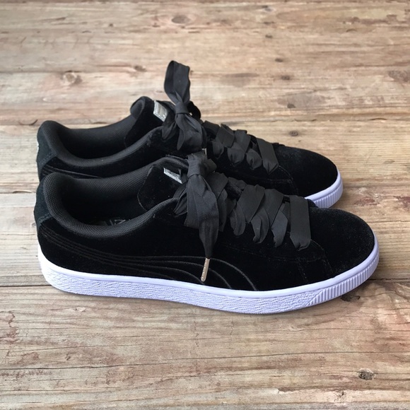 puma with ribbon ties